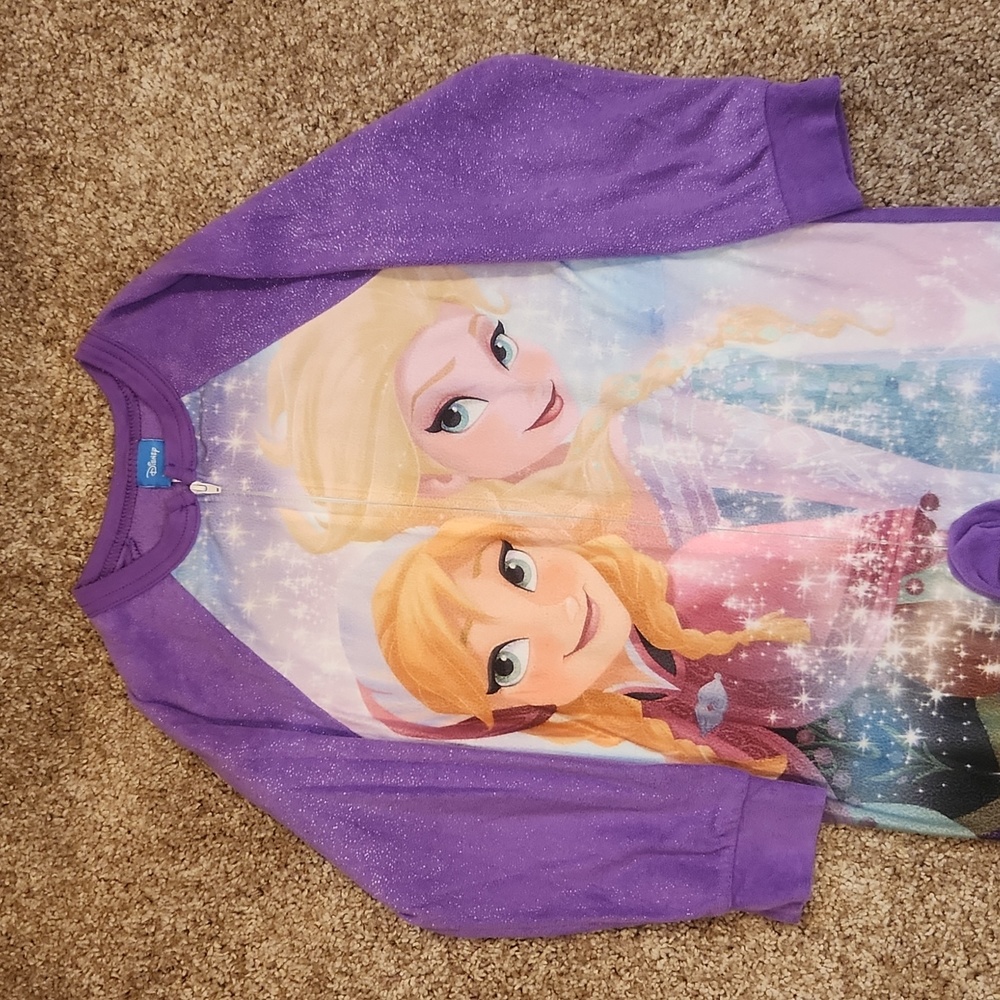 Disney Frozen girls pajamas, size medium
